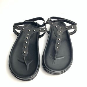 Very volatile black sandals